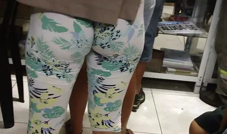 Một cô gái táo bạo hộ phim sex gay nhật bản bởi một đám đông trên một bỏ công trường xây dựng