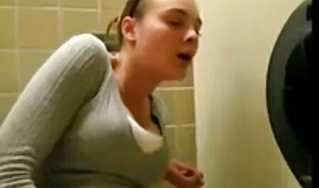 Tôi đã ngủ với một người boy sex nhat ban lao động trong phòng tắm