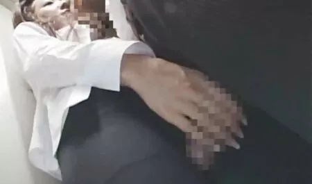 Hai bạn sex dong tinh nam nhat ban gái mình để đánh chàng trai