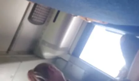 Cô bắt đầu làm vũ với âm nhạc gaysex nhat ban