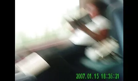 Những con gà được gắn vào tường và set gay nhat ban các lỗ được mở cho mọi người.