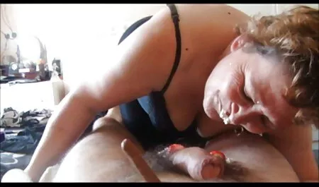 Blondie trong phim xet gay nhat ban giày đen