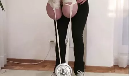Với mẹ cô, Nina phim xet gay nhat ban và Isai Maxwell
