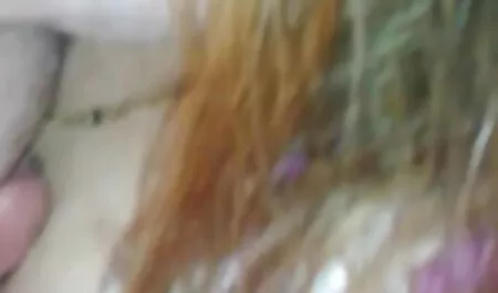 Kính của tinh trùng phim set gay nhat ban trên đầu ngón tay của một vòng mới