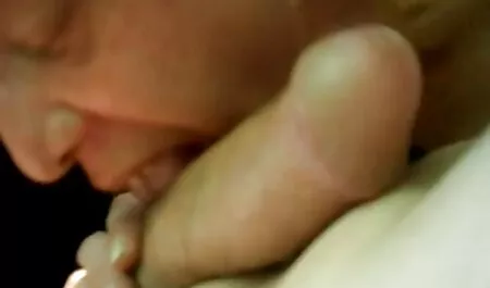 Ethan phim sex dong tinh nam nhat ban đặt trên một cô gái xấu xí với kính